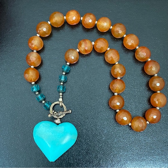 Handmade Agate Stone Crystal Faux Turquoise Heart Pendant Toggle Chunky Necklace - Picture 8 of 16
